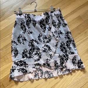 Size 4 light pink floral skirt